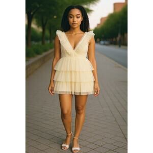 BETSEY JOHNSON TULLE CREAM DRESS SIZE MEDIUM NWT!